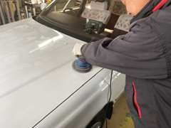 ★展示車は自社工場にて専任職人が外装の磨き、室内のクリーニングを丁寧に施工してお客様にきれいな状態で販売しております★