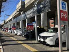 高島通り沿い。都営三田線高島平駅から徒歩5。新車店舗併設です。メンテナンスもお気軽に御相談下さい。