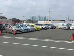 ひろ～い中古車展示場にオススメ中古車が続々入荷中です！！