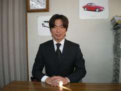 代表取締役　川上慎一郎　販売はもちろん整備や用品の取り付け等もこなします！お車の事は何でもご相談ください。