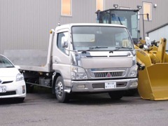 搬送車も完備しておりますので急なトラブルも安心！お車のことは何でもお任せください！