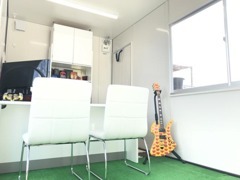 明るい店内は開放感があります！