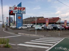 国道10号線沿　都城I.Cより都城市内方面へ車で10分程です