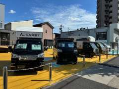 軽トラ・軽バン・ハイエースベースのキャンピングカー等、キャンピングカーを中心に様々な車種をご用意しております。