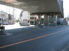 ＊店舗入り口です＊大阪（十三）高槻線「府道16号」の高槻方面より江口橋に向かって新幹線高架下を左に入りすぐです。