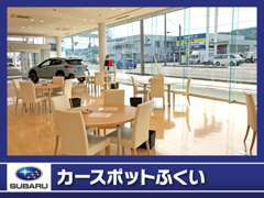 広い商談スペースです。こちらでゆっくりじっくりお話しましょう。日々、居心地の良い空間つくりを目指しています★