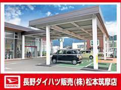 駐車場は広々としたスペースを設けておりますので、駐車が苦手の方もご安心下さい！雨天時も濡れることなく乗降できます！