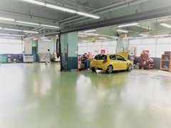 整備・車検は正規ディーラ-・関東陸運局指定工場にて行います。