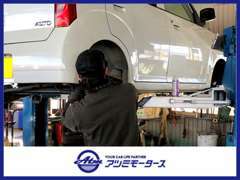 ◆運輸局公認民間車検工場◆店舗に指定工場を併設。お車の販売だけでなく、各種整備、車検も承ります。