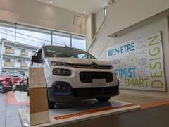 ニューモデルを展示致しております。　オシャレでPOPなシトロエンを是非ご覧ください。