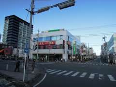 東川口駅は北口でて埼玉りそな銀行前　越谷駅は西口でて目の前居酒屋前にてお迎えあがります！写真は東川口駅りそな銀行！