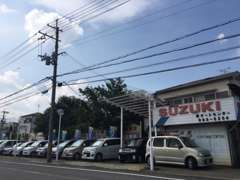 道路に面して展示車をズラッと並べていますので、常に綺麗な状態を心がけています！