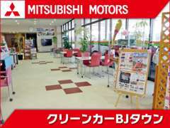 広々空間・明るい店内でお客様が安心・納得の車選びをサポートさせて頂きます♪ご不明な点はお気軽にご相談ください♪