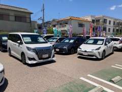 トヨタ車をメインに、軽自動車から大きなワゴン車まで、多数展示しております！