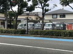 第2展示場には、ご好評いただいているキャンピングカー　福祉車両　事業用貨物車なども展示しております。是非ご来店下さい。