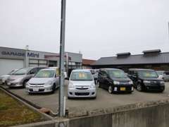 ☆展示場には所狭しとお買い得車両からミニバンまで幅広くライナップして、お客様をお待ちしてます！安心カーライフをどうぞ♪