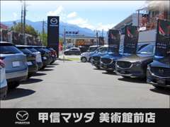 人気車種を中心に常時40台前後の展示車をご用意しております。