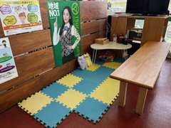 キッズコーナーもございます。お子様もご一緒にご来店下さいませ