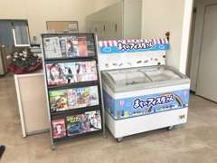 各種雑誌もおいてありますので、待ち時間にご自由に手にお取りください。また、お子様限定でお菓子もご用意してみました！