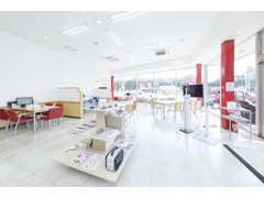 店内はガラス張りなので明るく開放感があります★皆様のご要望を心行くまでお聞かせいただければと思います＾＾