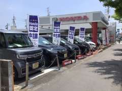 常時、当社・当店お勧めの展示車を店頭にてご確認いただけます。当社600台以上からお車をご用意することもできますよ♪