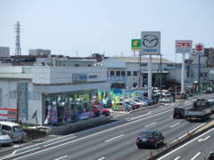 国道1号バイパスを沼津から富士にむかって左側にございます。お気軽にお立ち寄りください。