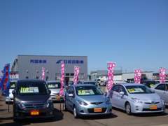 軽自動車からコンパクト・セダン・ミニバン・SUV・商用車・輸入車まで4WD車を中心に幅広く中古車を取り扱っております。