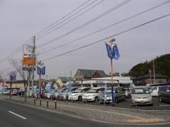 当社で販売するクルマは全て整備渡しです。もちろん1年間走行無制限の保証付き♪また　+1年、+2年と有料延長保証もご用意！！