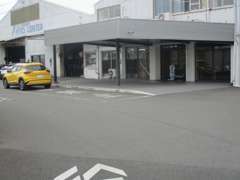 サービス工場を併設しております。ご購入後の点検整備、車検もお任せください。