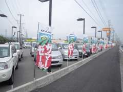 沼津国1バイパス沿いのお店です。広い展示場に豊富な車種を取り揃えています！あなただけの1台をゆっくりとお探し下さい。