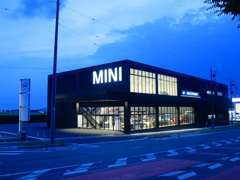 当社は愛知県東三河地区のBMW　MINI正規ディーラーです。豊川ICから車で10分程です。