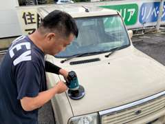 ご覧のように展示車は1台1台丁寧に磨き上げております。またご来店の際は、お車の状態など詳しくご説明させて頂きます。