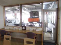 皆様の愛車を、責任持って点検・修理いたしております。