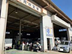 自社民間工場・鈑金工場完備！車検・整備も当店で行えます。なるべく格安で作業を行えるよう努力いたします。