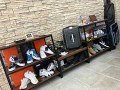 レアなスニーカー（非売品）や小物も展示しております！！