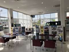 開放感のある店内でごゆっくりお過ごしくださいませ。