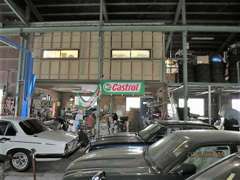 ジャガー・デイムラー専門店！常時30台以上取り揃えております