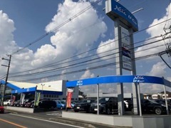 こんにちは！中古車　郡山店です☆当店は国道25号線沿いの大きな青い看板が目印です(*^o^*)/展示車は常時40～50台◎