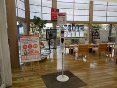 入り口ではコロナ対応の為、検温消毒をお願い致します。スタッフも出勤時に毎日検温し感染防止対策を行っています。