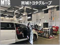 【整備工場】お客様のお車を大切にお取扱いしております。各種点検やハイブリッド検査機器も充実し,安心と安全を確保.。