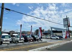 国道254号(川越街道)沿い、ネッツトヨタ埼玉富士見店に併設