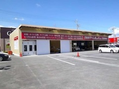自動車認証工場（7-3702）、板金塗装工場を併設しております。納車前から納車後の整備までお任せください。