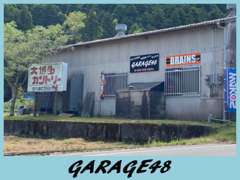 国道385号線にあります！「GARAGE48」の看板を目印にお越しください！また、20時まで営業しています。是非ご来店くださいね♪