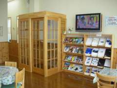 ショールーム内に喫煙コーナーを設置しております。　各種雑誌もご用意しておりますのでゆっくりとくつろげます＾＾