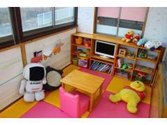 キッズコーナー専用のお部屋をご用意！お子様連れでも安心です♪