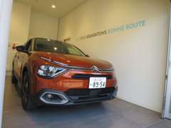 ご納車はデリバリースペースにてご納車させて頂きます。