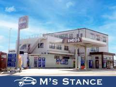 ENEOSのスタンドが目印です。当店はガソリンスタンドも併設しております！