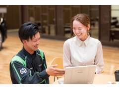 プロのエンジニア。高度な技術を持つエンジニアが対応。整備内容は写真付きでわかりやすくご説明し、安心をお届けします。