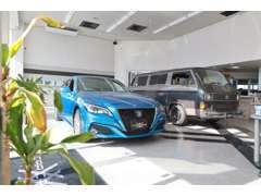 室内展示もしております。展示中古車はもちろん注文販売、全メーカー新車販売も可能。
