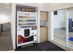 お待ち合いの際は是非フリードリンクをご利用ください。